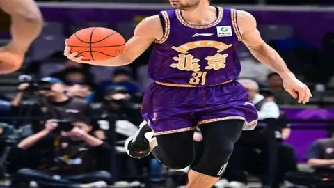 丁俊晖国锦赛轻松击败奥德奈尔，挺进32强——央视新闻客户端报道